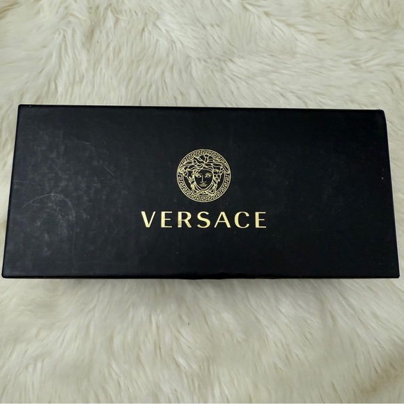 Versace Black Sunglasses with Gold Detail
VE4426BU brand new - Picture 5 of 8